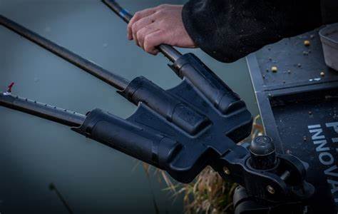 Support à tige triple